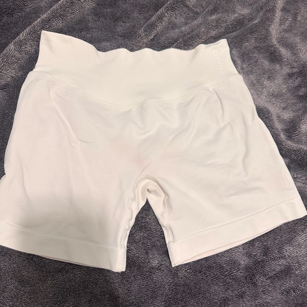 Dfyne shorts